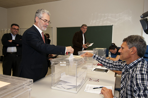 regidor_votando.jpg