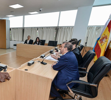 rector en sala de vistas de ULPGC