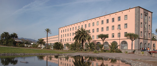 Fachada edificio telecomunicaciones