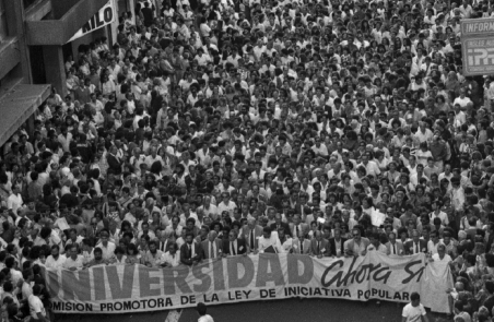 Manifestación pidiendo Universidad en 1989