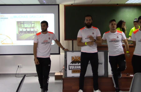 grupo presentando proyecto