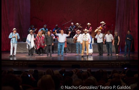 grupo verseadores en el teatro